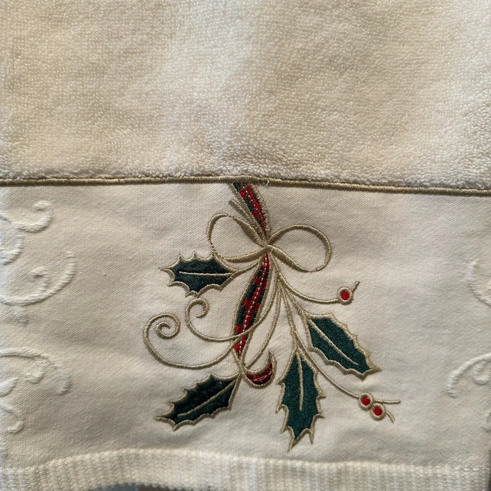 Lenox Holiday Bath & Fingertip Towel Set